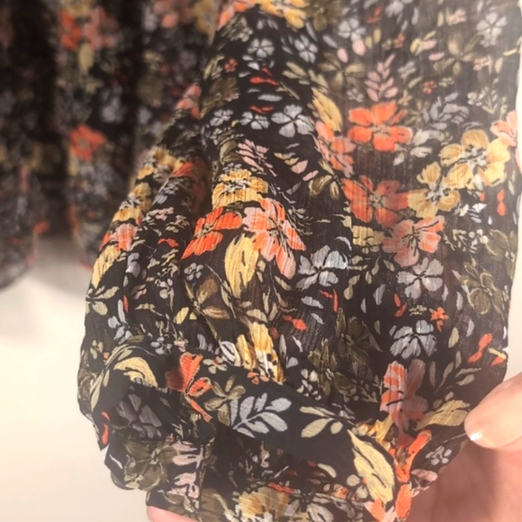 Loft Floweral Blouse Shirred Yoke Neck long sleeve Size Large - Picture 12 of 13